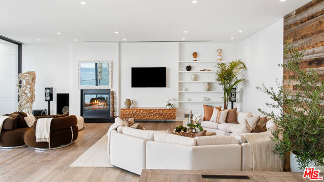 26814 Malibu Cove Colony Drive, Malibu CA: https://media.crmls.org/mediaz/c071c90b-c81f-40bd-b322-f8f9915b74bf.jpg