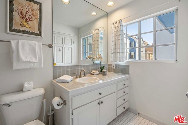 134 Roma Court, Marina del Rey CA: https://media.crmls.org/mediaz/c071c97b-317b-467b-acdf-ffab86076eec.jpg