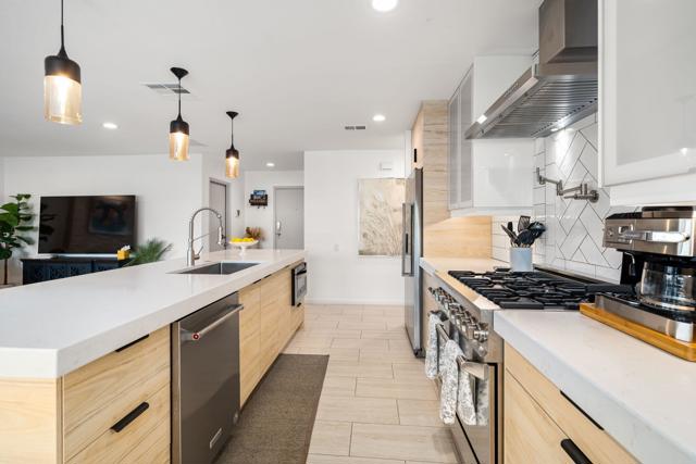 74277 Myrsine Avenue, Palm Desert CA: https://media.crmls.org/mediaz/c0725668-1cfb-47e2-8588-612500b17eb3.jpg