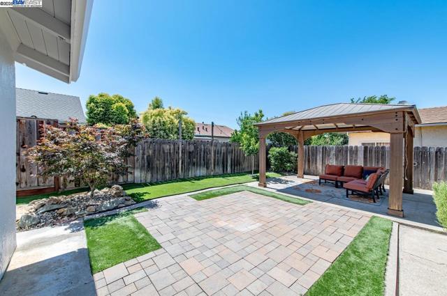 285 Edythe St, Livermore CA: https://media.crmls.org/mediaz/c0727eb6-1d46-440b-a03e-d1b9cb315424.jpg