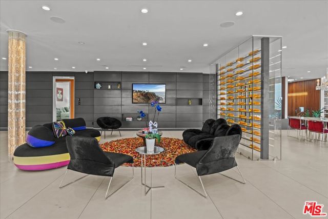 2284 Hercules Drive, Los Angeles CA: https://media.crmls.org/mediaz/c0731208-2368-4540-812d-953b9199f8f2.jpg