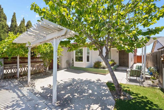 9155 57 Gold Coast Dr, San Diego CA: https://media.crmls.org/mediaz/c073158e-34ac-4cde-b674-65e4dab86669.jpg