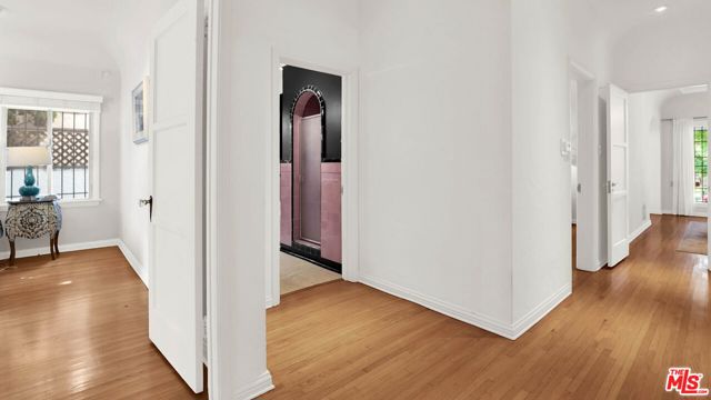 1118 HI POINT Street, Los Angeles CA: https://media.crmls.org/mediaz/c0733c38-74e9-491e-88c0-a7bea63cadd9.jpg