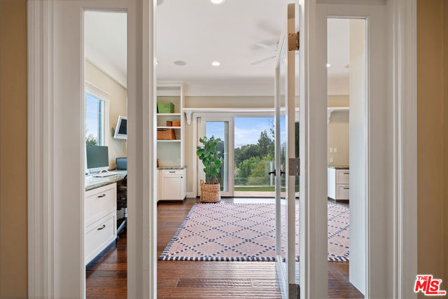 23306 Park Hacienda, Calabasas CA: https://media.crmls.org/mediaz/c0735886-f672-467b-924a-e681ffe308b4.jpg