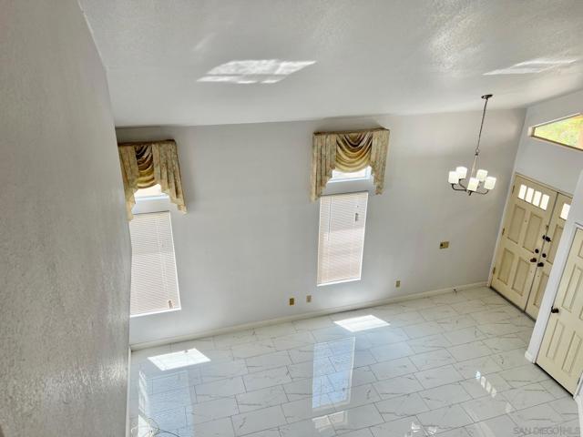 1370 Montego Ct, Vista CA: https://media.crmls.org/mediaz/c073679a-8abd-4c4e-af62-5cfb78eedadd.jpg