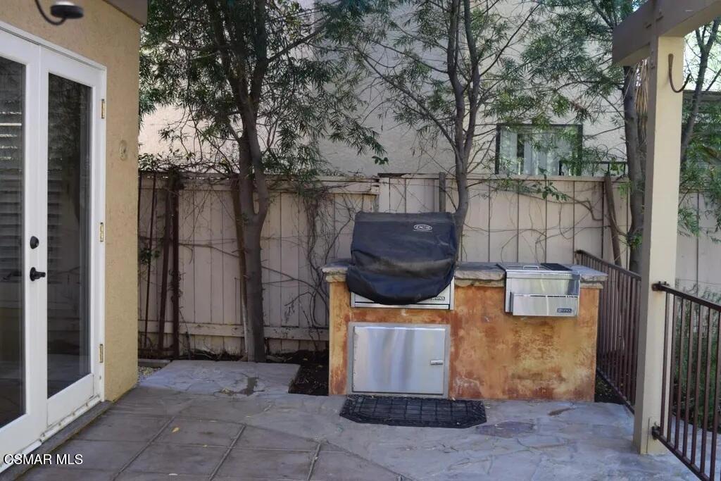 https://media.crmls.org/mediaz/c0744ad2-3c2d-426a-9e8e-62f519612457.jpg?preset=X-Large