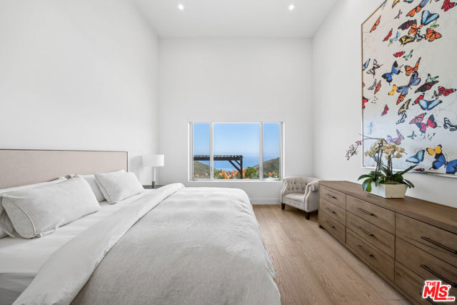 10715 Yerba Buena Road, Malibu CA: https://media.crmls.org/mediaz/c074ddab-5706-4e13-aabd-d946675d5215.jpg