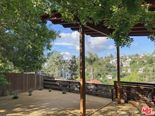 450 Rustic Drive, Los Angeles CA: https://media.crmls.org/mediaz/c0753241-ea0f-442b-ab1a-cb614f4c3fbd.jpg