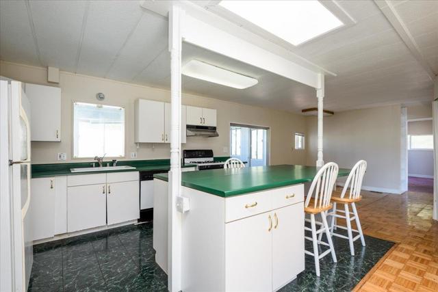 52 Oceanview Avenue, Half Moon Bay CA: https://media.crmls.org/mediaz/c0755ac9-1a57-4ad7-86b5-8f33851c7492.jpg