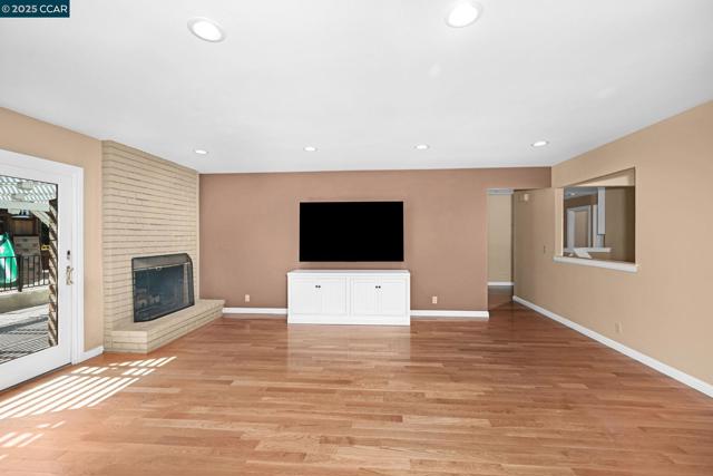 87 Molokai Ct, San Ramon CA: https://media.crmls.org/mediaz/c0761b84-7cbd-464c-97f3-3942f74882e0.jpg