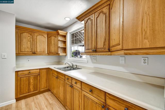 973 Paradise Blvd, Hayward CA: https://media.crmls.org/mediaz/c07726cc-b4b5-4ec2-9456-a334930f84dc.jpg