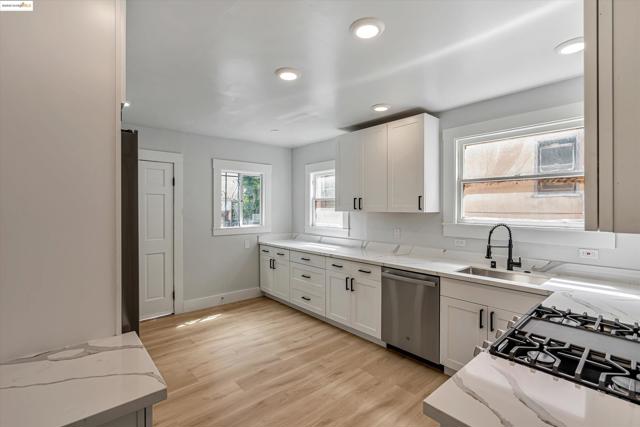 865 40th, Oakland CA: https://media.crmls.org/mediaz/c0776311-1d38-40e1-b076-d5ec88edfa89.jpg