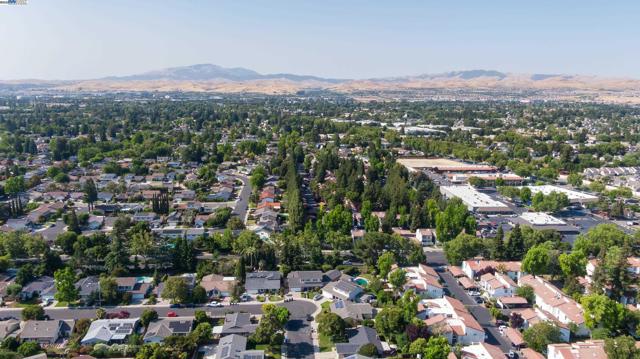 1984 Brooktree Way, Pleasanton CA: https://media.crmls.org/mediaz/c077b668-617a-43b4-8496-ff8ed0c42d59.jpg