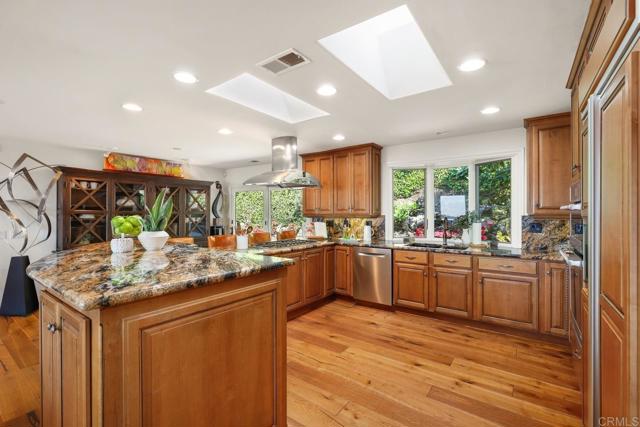 3698 Camino De Las Lomas, Vista CA: https://media.crmls.org/mediaz/c078bd2e-2635-4070-8743-9aa7ef5731dc.jpg