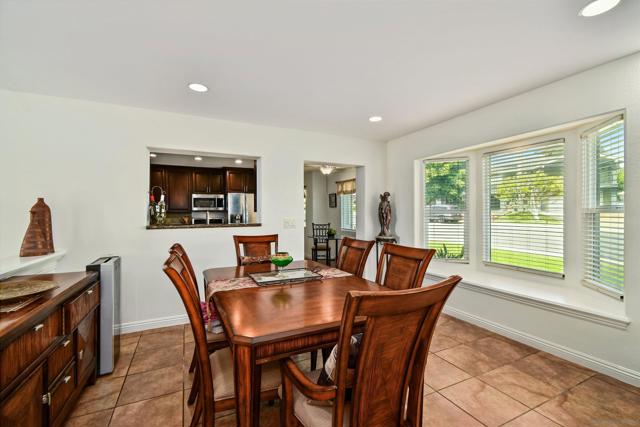 2725 Morning Glory Ln, Carlsbad CA: https://media.crmls.org/mediaz/c0792a96-989e-4ab0-9c18-2d94360a7b27.jpg