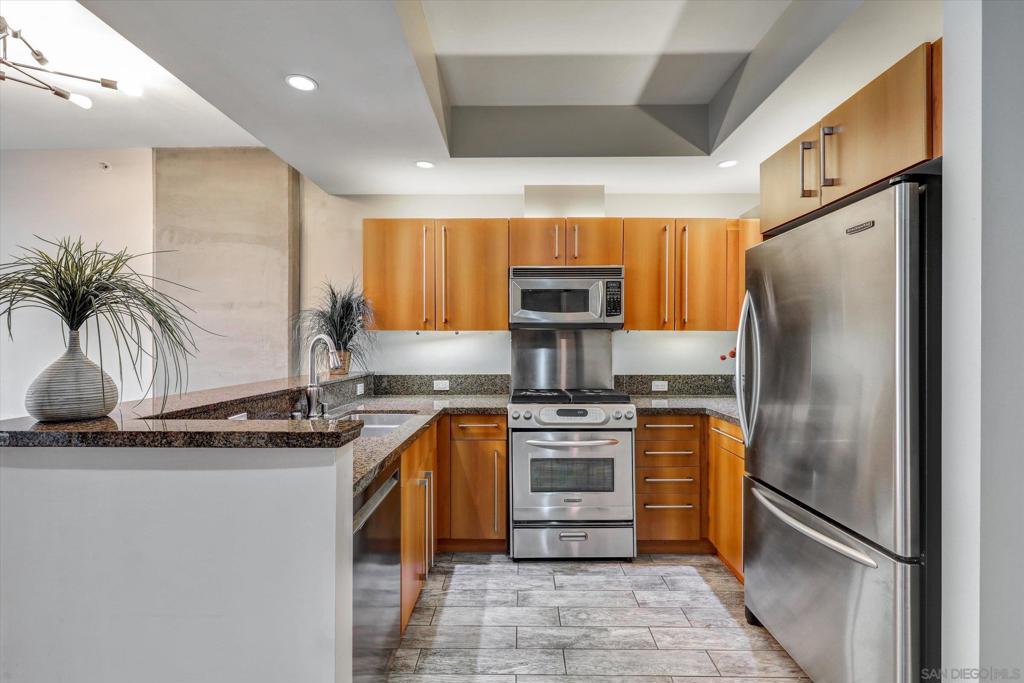 350 11th Ave - photo 2