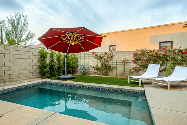 814 Nugget Lane, Palm Springs CA: https://media.crmls.org/mediaz/c0798422-6b6c-49f0-8fd9-3718caebd598.jpg