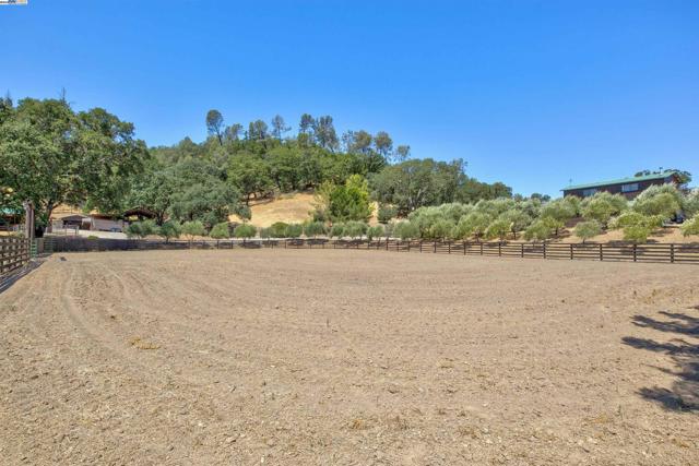 5281 Chiles Pope Valley Rd,  CA: https://media.crmls.org/mediaz/c07a1e65-c431-4f8f-8349-f5cd8953a3cd.jpg