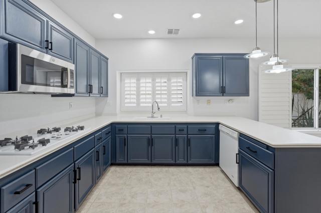 Image 9 of 42 For 78663 Como Court