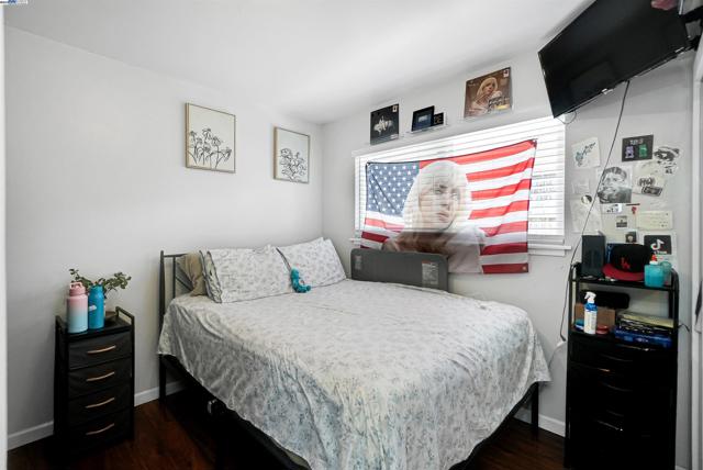 21926 Victory Dr, Hayward CA: https://media.crmls.org/mediaz/c07a78e2-dc93-4c1b-be60-89913af096a4.jpg