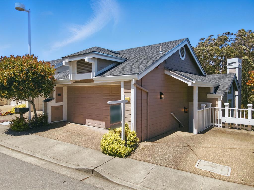 7 Moonlight Court