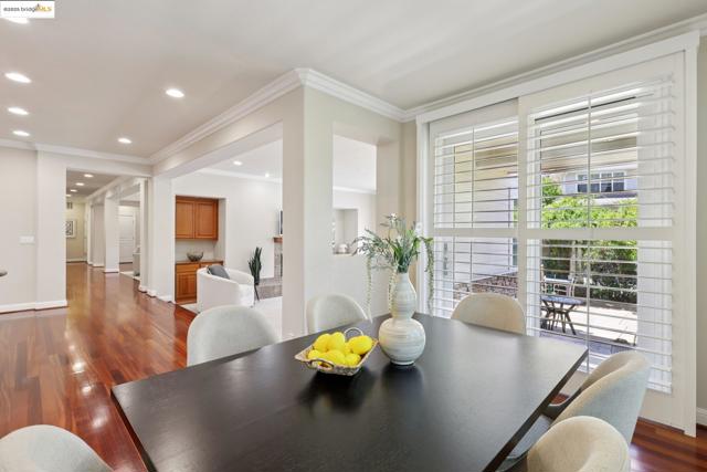125 Mystic Pl, Alamo CA: https://media.crmls.org/mediaz/c07c8e6a-4112-433f-a3db-a61ae4d1455c.jpg