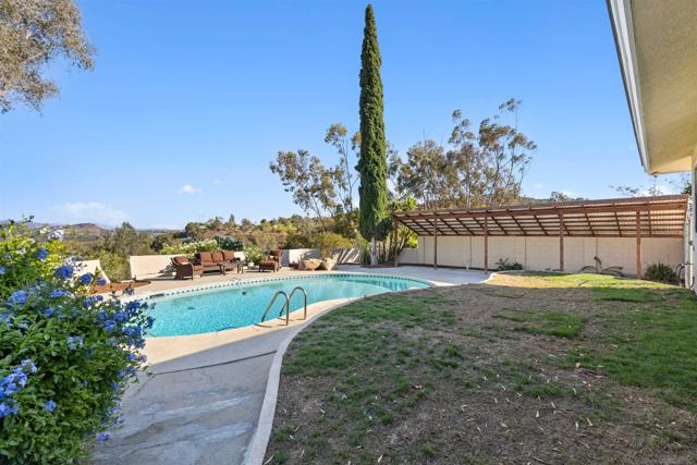 25311 Jesmond Dene Road, Escondido CA: https://media.crmls.org/mediaz/c07ca311-98d4-4204-bc5b-c89f37517101.jpg