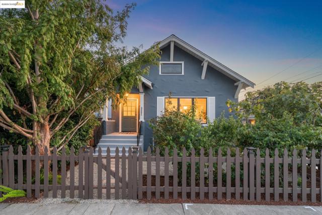327 Hudson St, Oakland CA: https://media.crmls.org/mediaz/c07cb1ae-388d-4094-93eb-e27732c9644d.jpg
