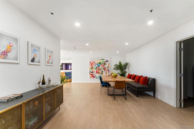 700 Front St, San Diego CA: https://media.crmls.org/mediaz/c07cd150-1215-4b62-8e41-38bb13a97f03.jpg