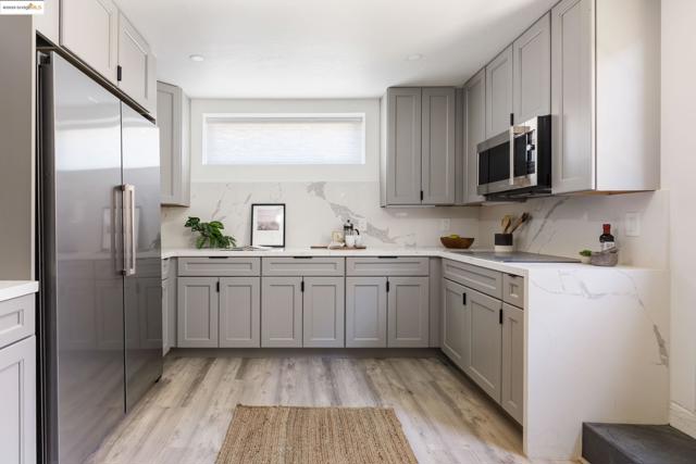 769 Santa Ray Ave, Oakland CA: https://media.crmls.org/mediaz/c07d55b9-df6e-475d-a3fe-5358a1b1458c.jpg