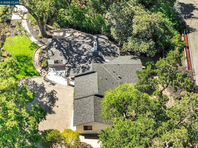 205 Castle Hill Ranch Rd, Walnut Creek CA: https://media.crmls.org/mediaz/c07e02c5-03c6-4b02-bdd2-cfbb2564dde0.jpg