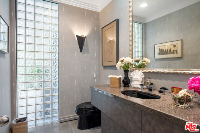 6 Rocky Lane, Rancho Mirage CA: https://media.crmls.org/mediaz/c07e5d42-eed8-4cab-8e44-89a49b92a502.jpg
