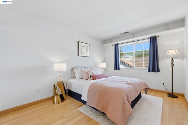 906 Vista Pointe Dr, San Ramon CA: https://media.crmls.org/mediaz/c07ed9fb-586f-4751-ba1f-87c3a9360c17.jpg