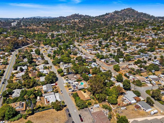 4039 Citradora Dr, Spring Valley CA: https://media.crmls.org/mediaz/c07f3757-e949-4c31-885c-55fd7dde503c.jpg