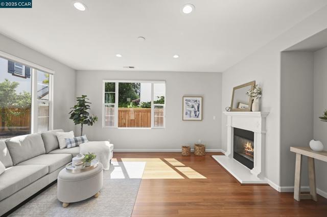 2371 Magnolia Bridge Dr, San Ramon CA: https://media.crmls.org/mediaz/c07f693d-3e04-4105-84b9-84398feb4e4b.jpg