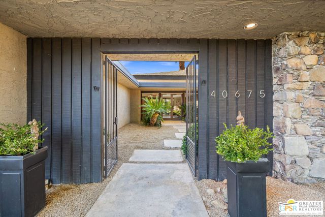 40675 E Thunderbird Terrace, Rancho Mirage CA: https://media.crmls.org/mediaz/c07ff19c-c842-42eb-b282-36c25059b03b.jpg