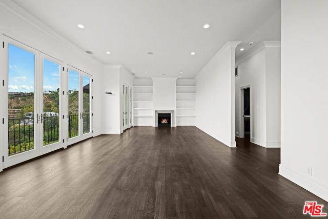 1539 Viewsite Drive, Los Angeles CA: https://media.crmls.org/mediaz/c08012d5-6e56-499b-a29a-81493872f3ca.jpg