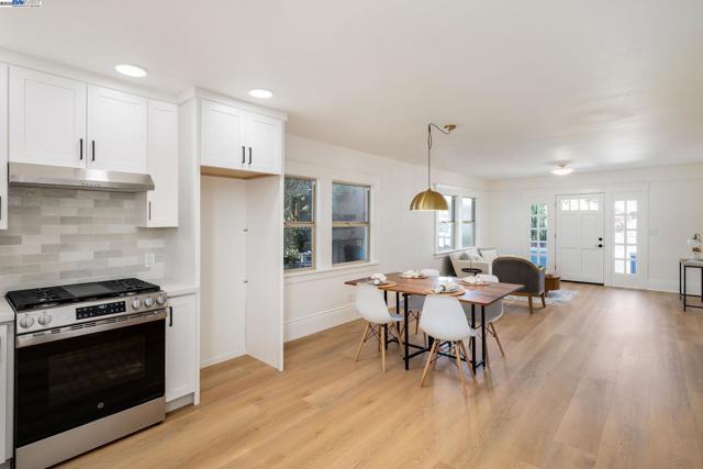 5731 Hermann St, Oakland CA: https://media.crmls.org/mediaz/c0801b8f-5ec5-4a24-aaa2-912af9c851a0.jpg