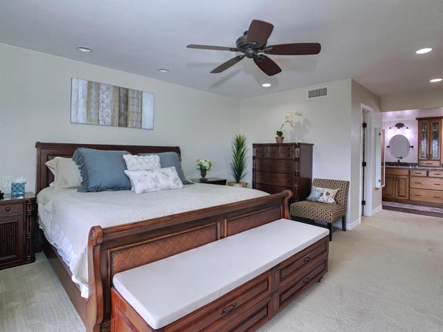 Detail Gallery Image 12 of 26 For 6923 Caminito Entrada, San Diego,  CA 92119 - 2 Beds | 2/1 Baths