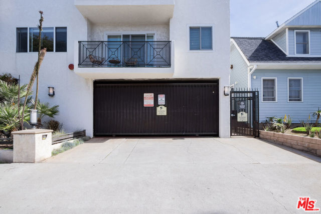 2721 2nd Street, Santa Monica CA: https://media.crmls.org/mediaz/c0816ff5-b57f-4422-81ae-bcc8a346a463.jpg