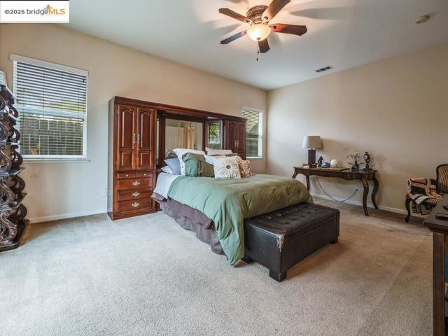 10 Da Vinci Ct, Oakley CA: https://media.crmls.org/mediaz/c08197c8-7331-4ce1-910a-bbcc5241b2b6.jpg