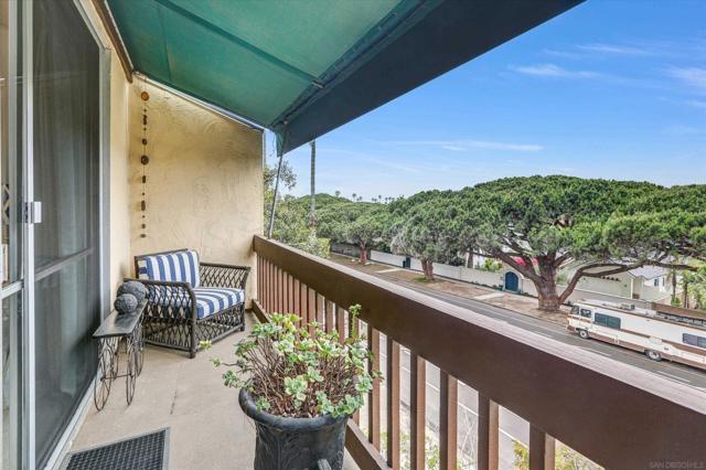 6455 La Jolla Blvd, La Jolla CA: https://media.crmls.org/mediaz/c08236f3-9a72-4d92-841c-95da294e4e94.jpg