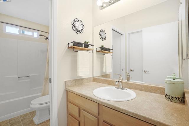627 Military E St, Benicia CA: https://media.crmls.org/mediaz/c0825eb9-f379-4452-a168-16d4a06ad4bc.jpg