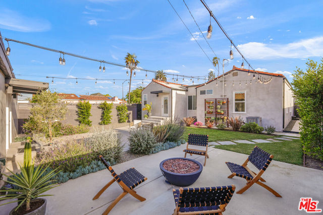 7337 5th Avenue, Los Angeles CA: https://media.crmls.org/mediaz/c082cf50-3bae-46a7-9bae-9509e22b31db.jpg