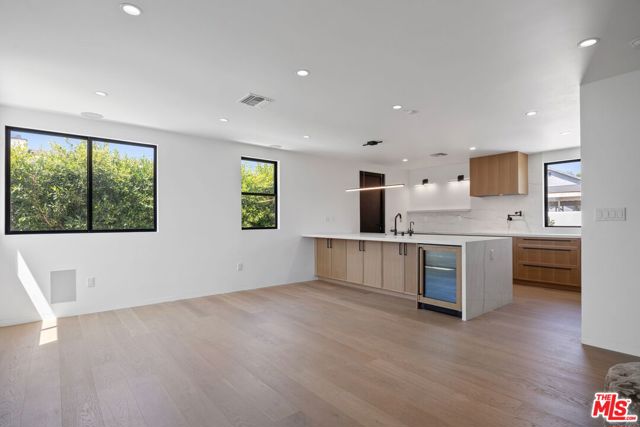 3940 Huron Avenue, Culver City CA: https://media.crmls.org/mediaz/c082e76c-dd65-4698-a65d-42e5155ad868.jpg