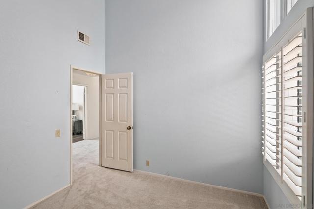 1586 Kimberly Woods Dr, El Cajon CA: https://media.crmls.org/mediaz/c0835b0c-6679-498c-b249-d2b5ecfa6351.jpg