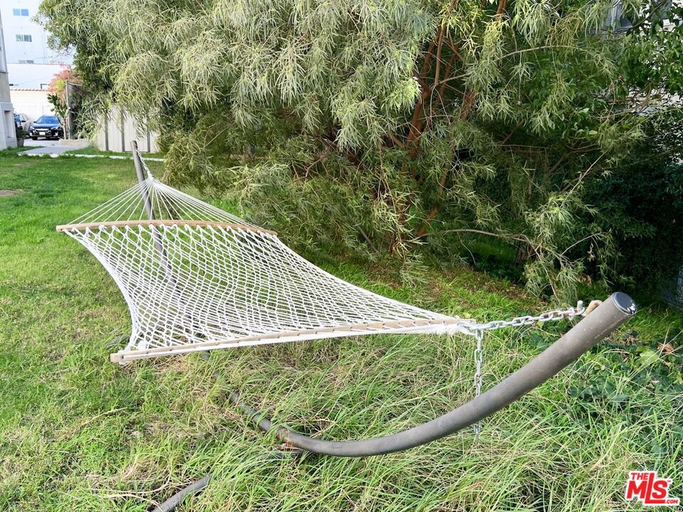 https://media.crmls.org/mediaz/c0835d6a-f886-470a-929d-6360e814f940.jpg?preset=X-Large