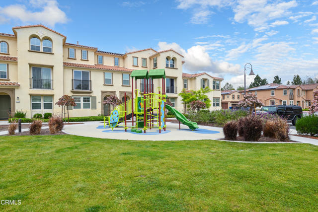 469 Pecana Street, Camarillo CA: https://media.crmls.org/mediaz/c0838f72-434e-499c-b259-1559455a2a59.jpg