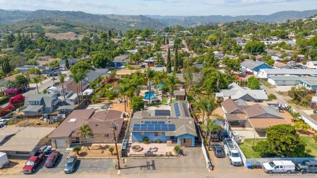 124 E View St, Fallbrook CA: https://media.crmls.org/mediaz/c0838fb2-b889-4aa1-a07d-46fc243a58c4.jpg