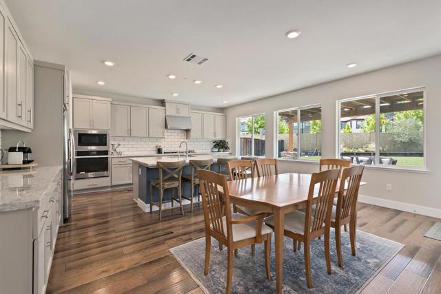 1611 Vinsanto Court, Gilroy CA: https://media.crmls.org/mediaz/c083985b-d639-4d8d-a66d-803090288253.jpg